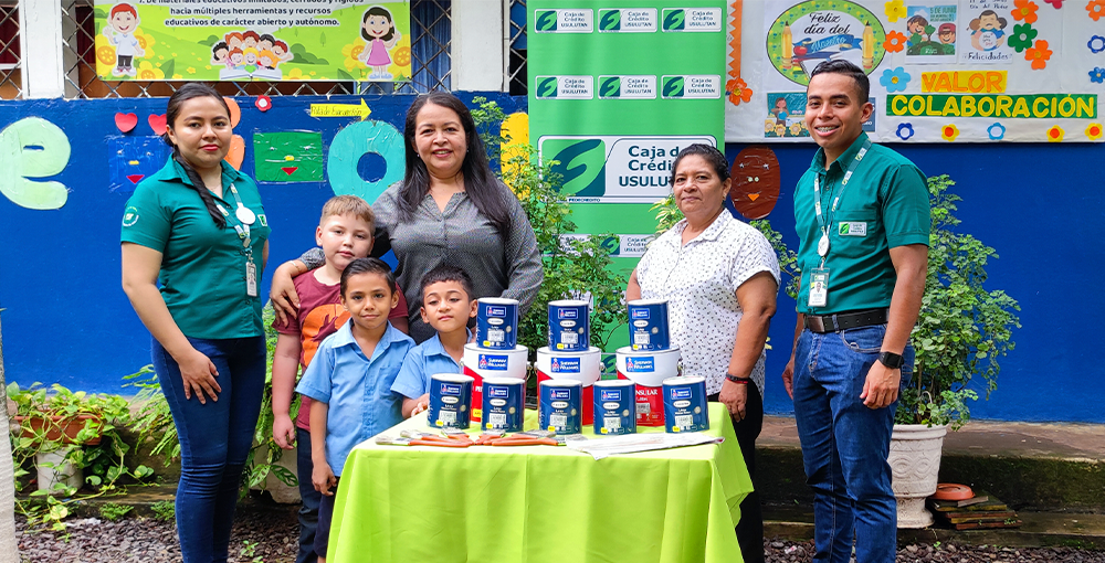 Donanción de pintura al Centro Escolar Profesora Sandra Esperanza Rodríguez de Rodríguez, Usulután